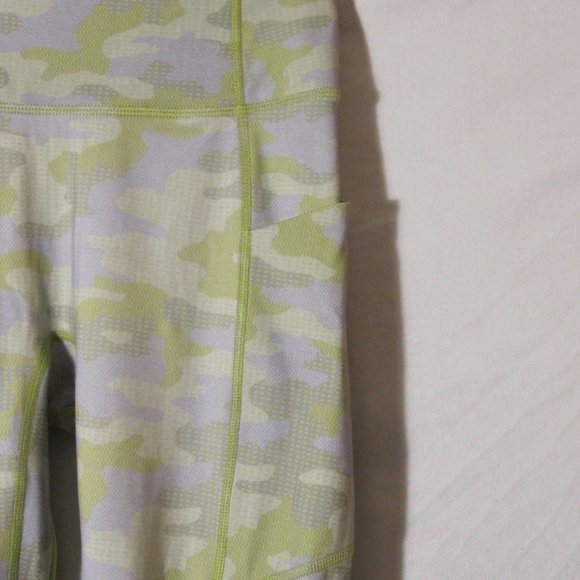 NWT Fabletics High Waisted Motion 365 7/8 Camo Leggings XS/4 - Picture 2 of 7